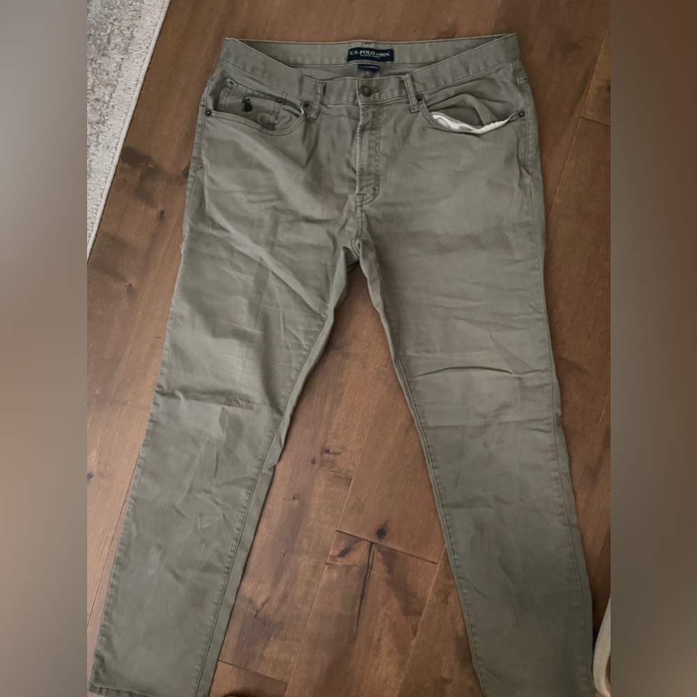 Men’s soft khaki pants